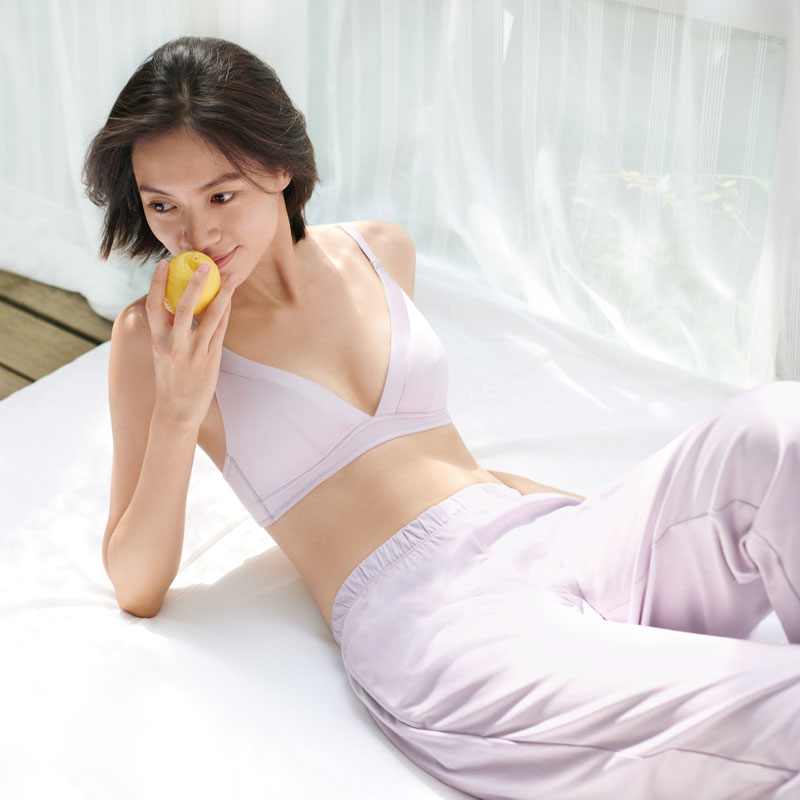 女士薄款模杯文胸
